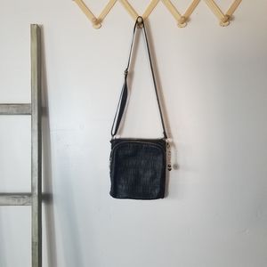 STEVE MADDEN CROSSBODY PURSE BLACK AND GOLD MULTI POCKETS